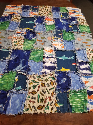 Quilt Small - Sharks, lap size