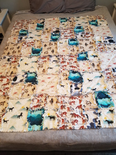 Quilt Medium  - Horses
