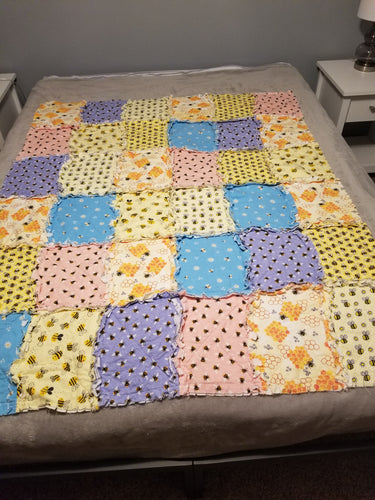 Quilt Medium - Bees