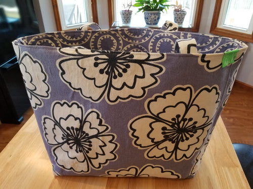Medium Tote bag - Large purple flowers/purple geometric inside