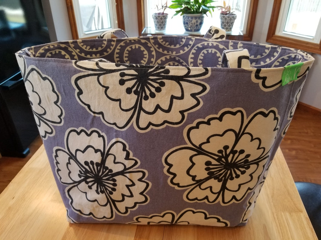 Medium Tote bag - Large purple flowers/purple geometric inside