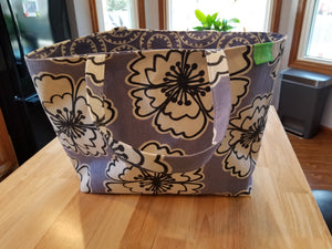 Medium Tote bag - Large purple flowers/purple geometric inside