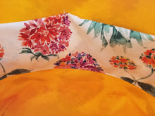 Medium Tote bag - Bright flowers/yellow inside.